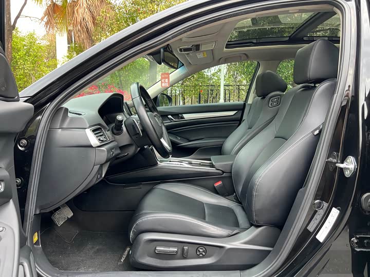 Фото 4 - Honda Accord