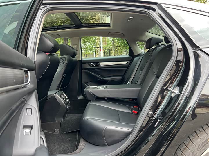 Фото 6 - Honda Accord