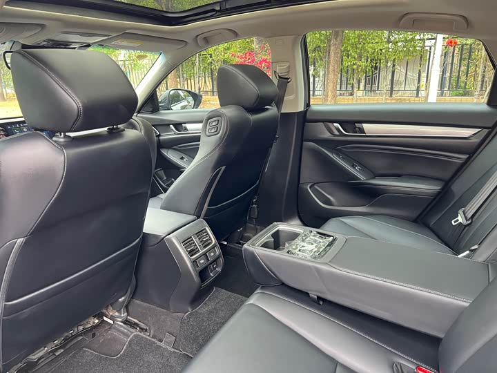 Фото 7 - Honda Accord