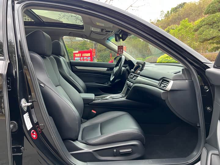 Фото 8 - Honda Accord