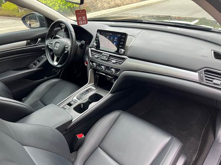 Фото 9 - Honda Accord