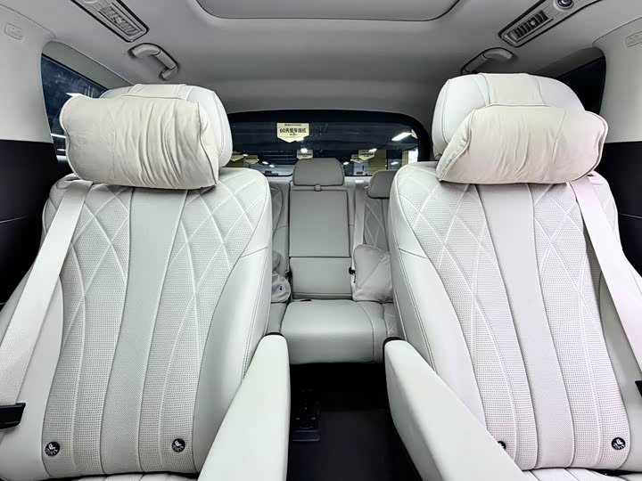 Фото 7 - Denza D9