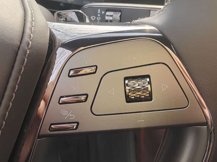 Photo 3 - Denza Z9GT