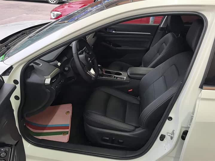 Фото 9 - Nissan Teana