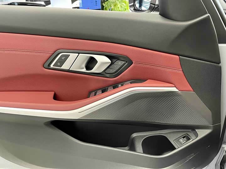 Photo 4 - BMW 3 Series