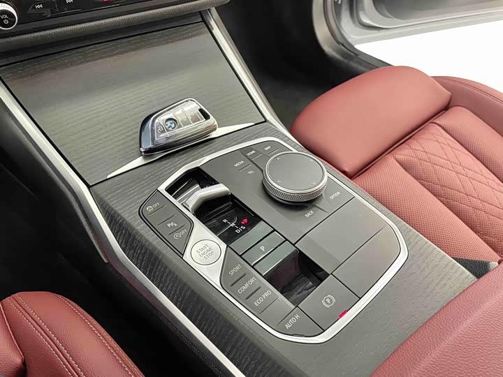 Photo 6 - BMW 3 Series