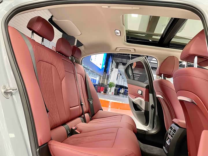 Photo 9 - BMW 3 Series