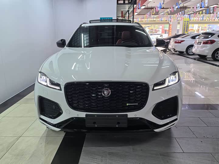 Фото 2 - Jaguar F-Pace