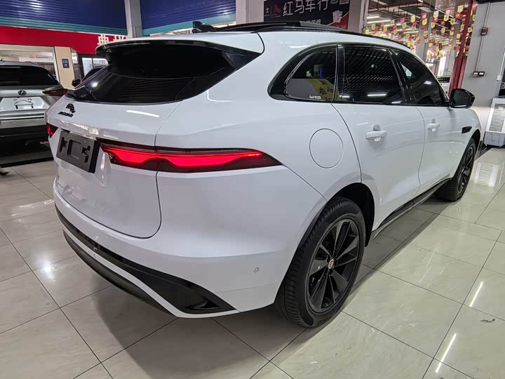 Фото 7 - Jaguar F-Pace