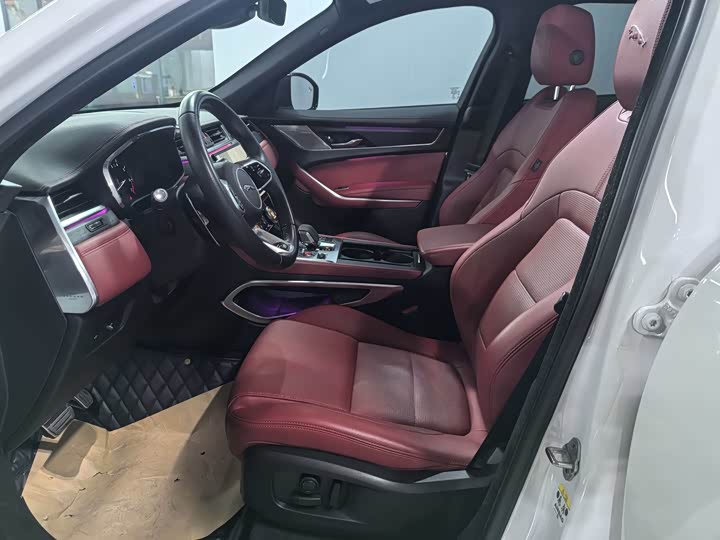 Фото 9 - Jaguar F-Pace