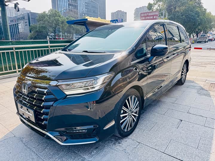 Фото 1 - Honda Elysion