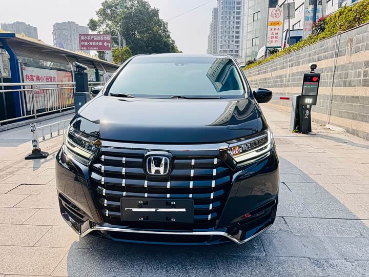 Фото 2 - Honda Elysion