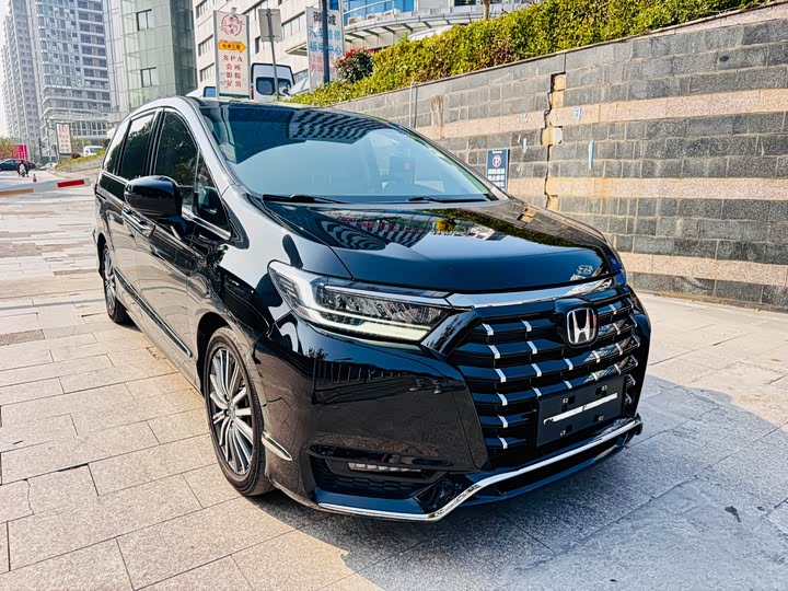 Фото 3 - Honda Elysion