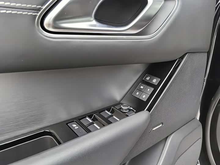 Фото 7 - Land Rover Range Rover Velar