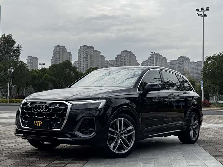Фото 1 - Audi Q7
