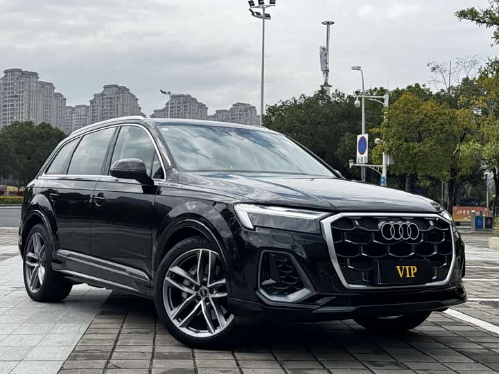 Фото 3 - Audi Q7