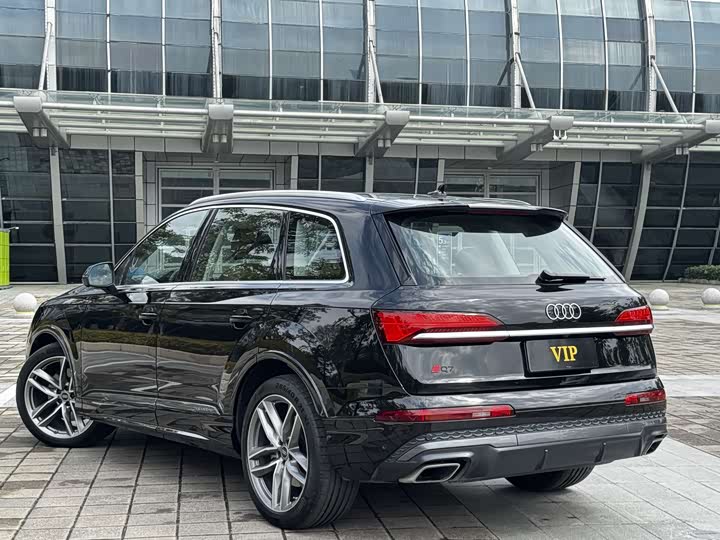 Фото 6 - Audi Q7