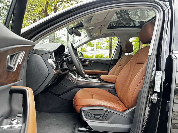 Фото 8 - Audi Q7