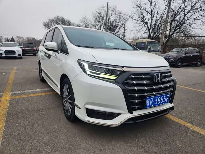 Фото 3 - Honda Elysion