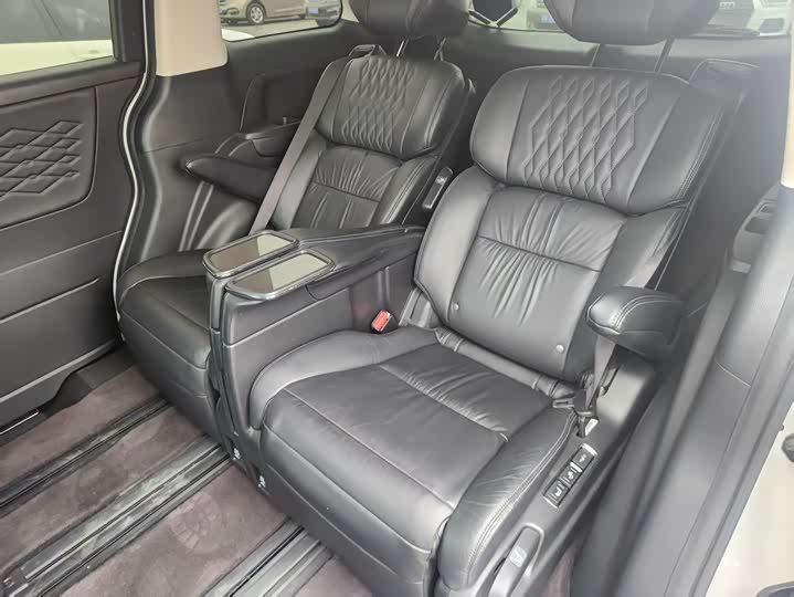 Фото 8 - Honda Elysion