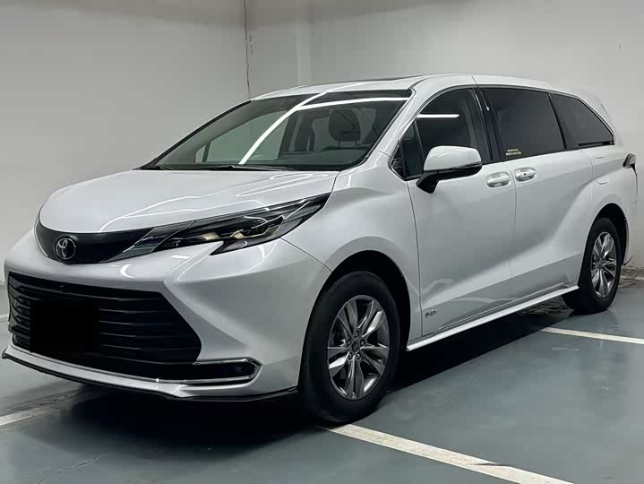 Фото 1 - Toyota Sienna