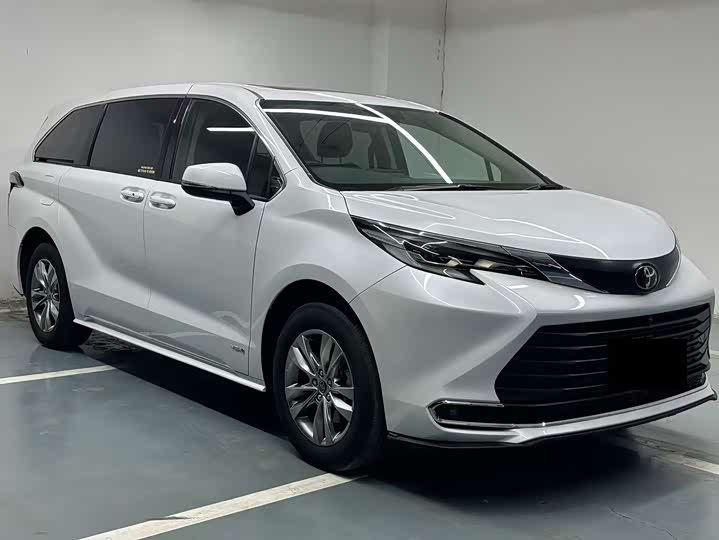 Фото 3 - Toyota Sienna