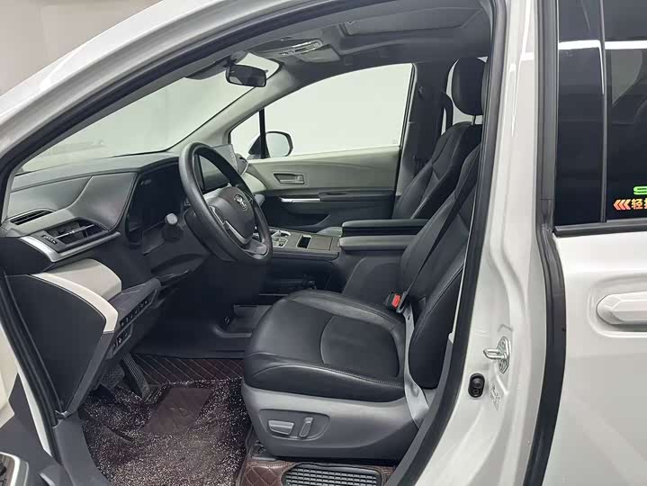 Фото 4 - Toyota Sienna