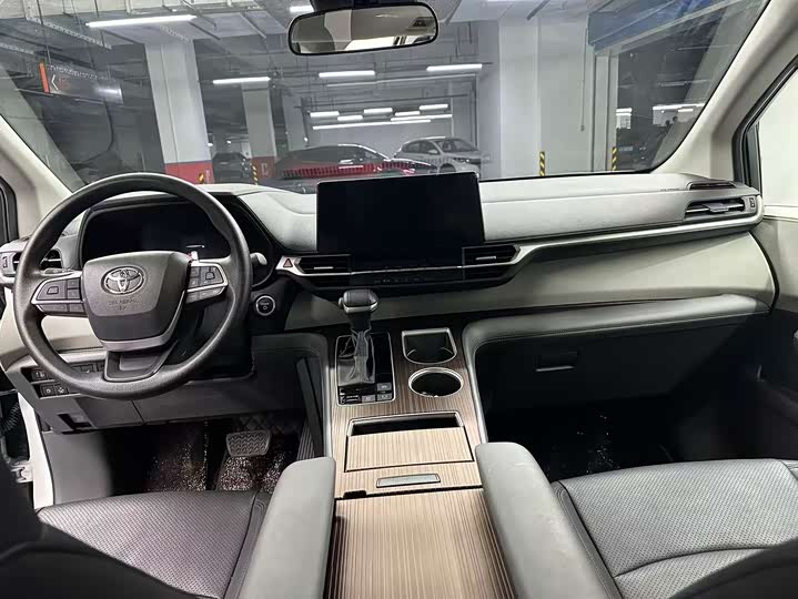 Фото 6 - Toyota Sienna