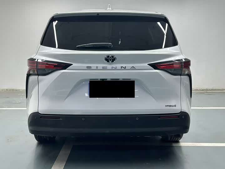 Фото 7 - Toyota Sienna