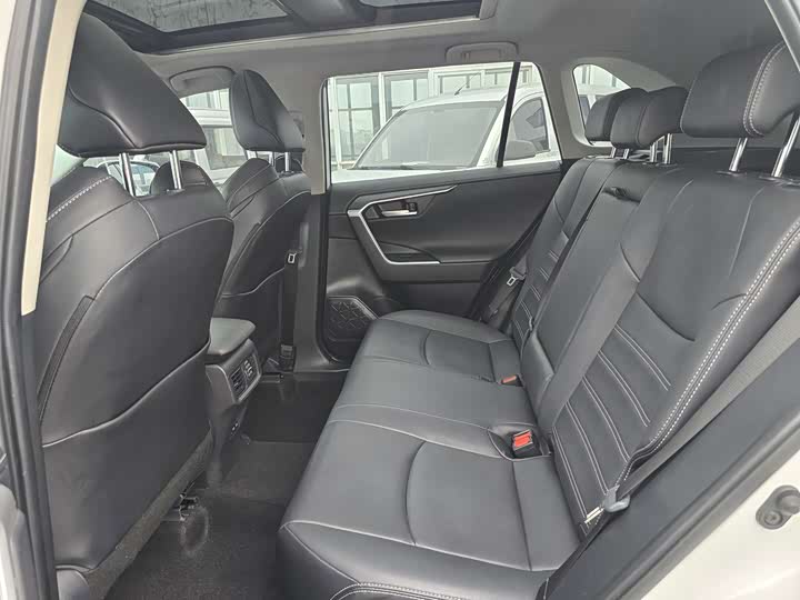 Фото 9 - Toyota Wildlander