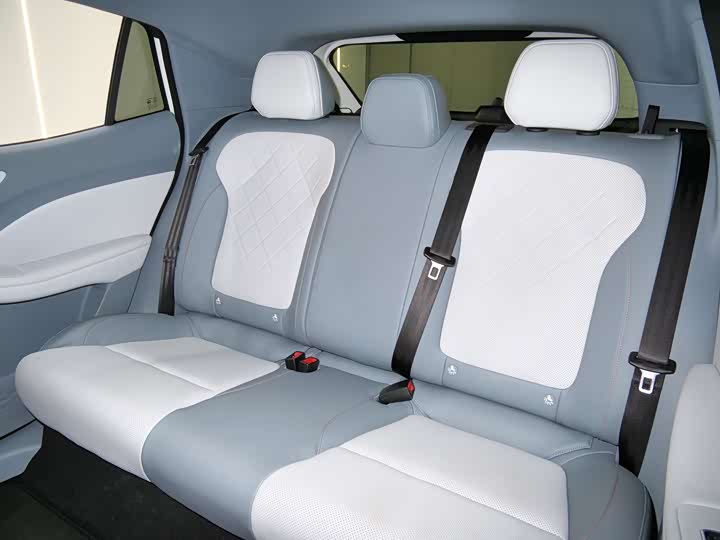 Фото 9 - MG Motor 4 EV