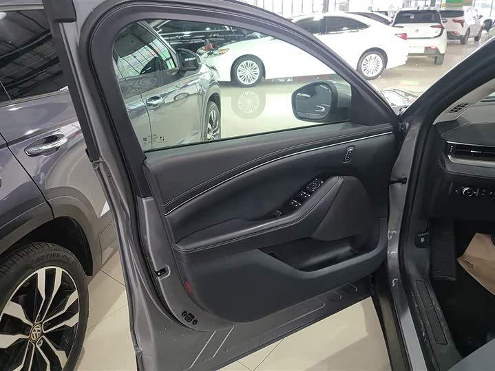 Photo 7 - Ford Mustang Mach-E