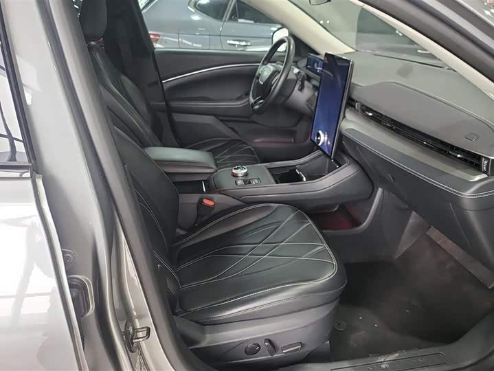 Photo 8 - Ford Mustang Mach-E