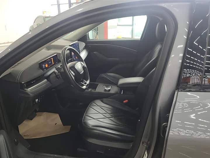 Photo 9 - Ford Mustang Mach-E