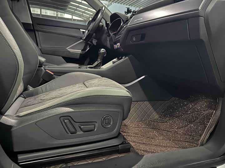 Фото 8 - Audi Q3