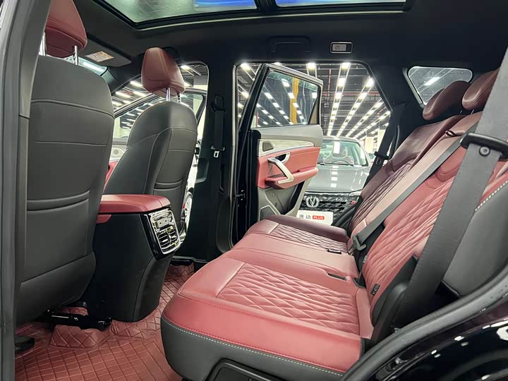 Photo 9 - Jetour X70 Plus