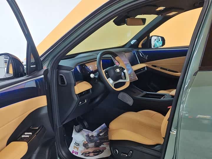 Photo 2 - Geely Galaxy L7