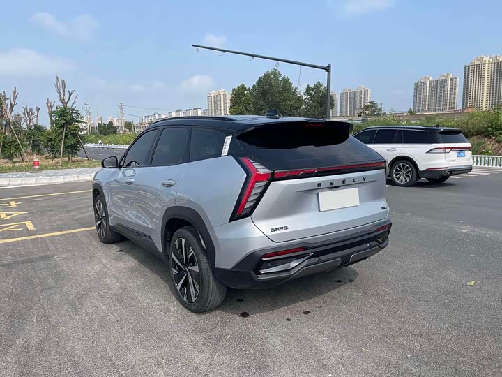 Фото 4 - Geely Atlas L