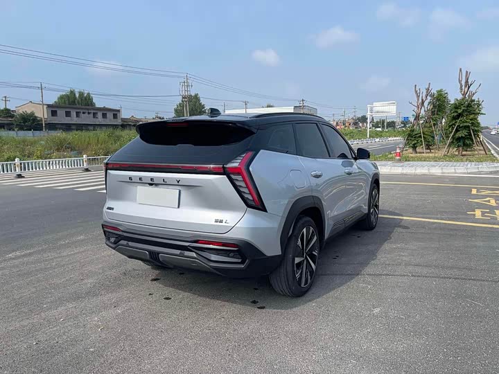 Фото 6 - Geely Atlas L