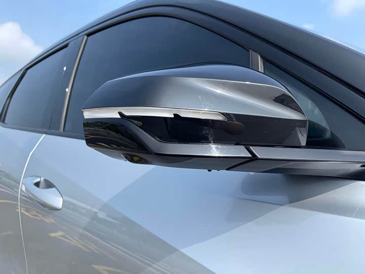 Фото 9 - Geely Atlas L