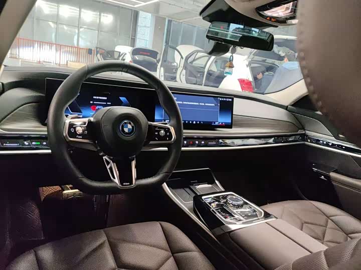 Фото 4 - BMW i7