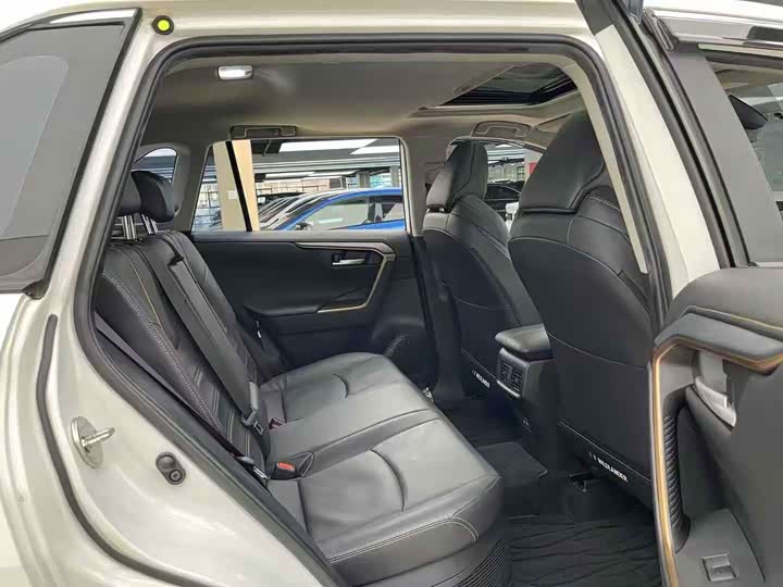 Фото 7 - Toyota Wildlander