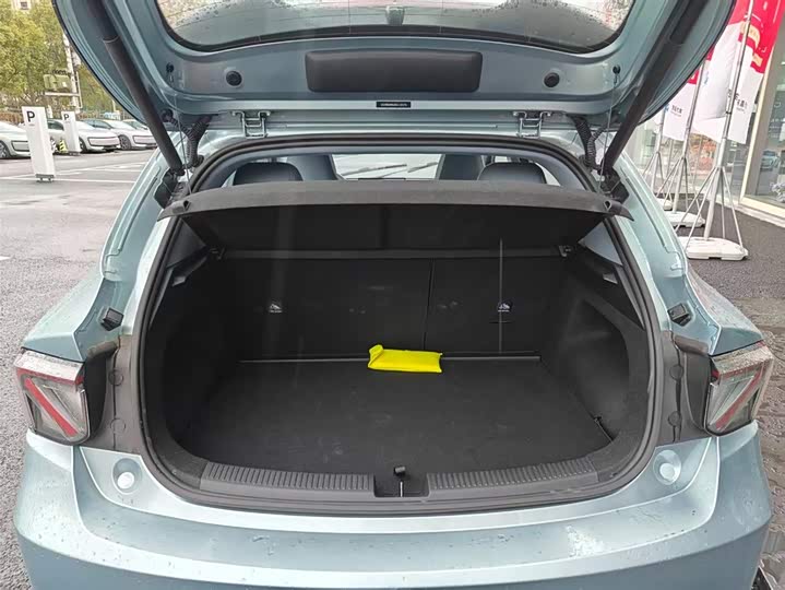 Фото 6 - MG Motor 4 EV