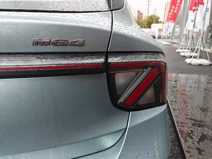 Фото 8 - MG Motor 4 EV