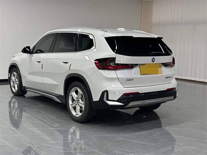 Фото 4 - BMW iX1