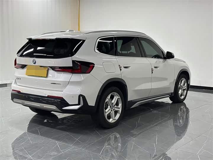 Фото 6 - BMW iX1