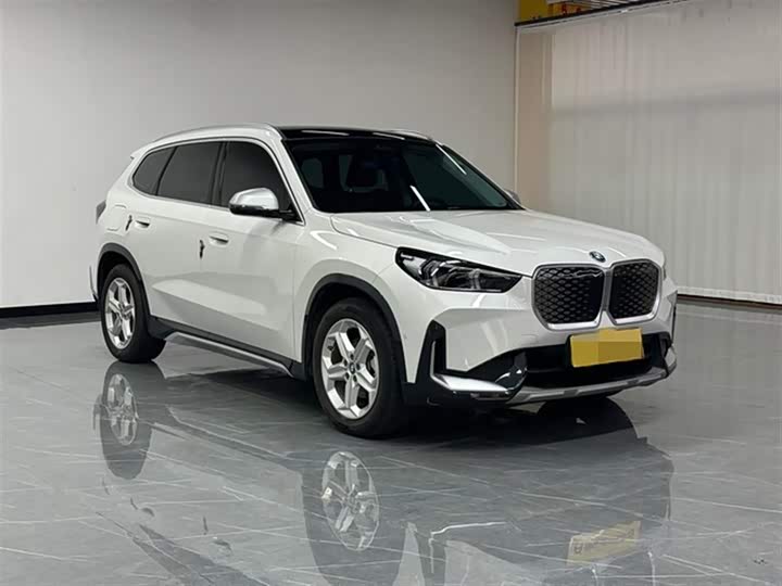 Фото 8 - BMW iX1