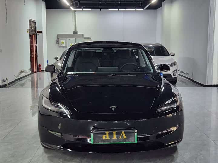 Фото 2 - Tesla Model 3