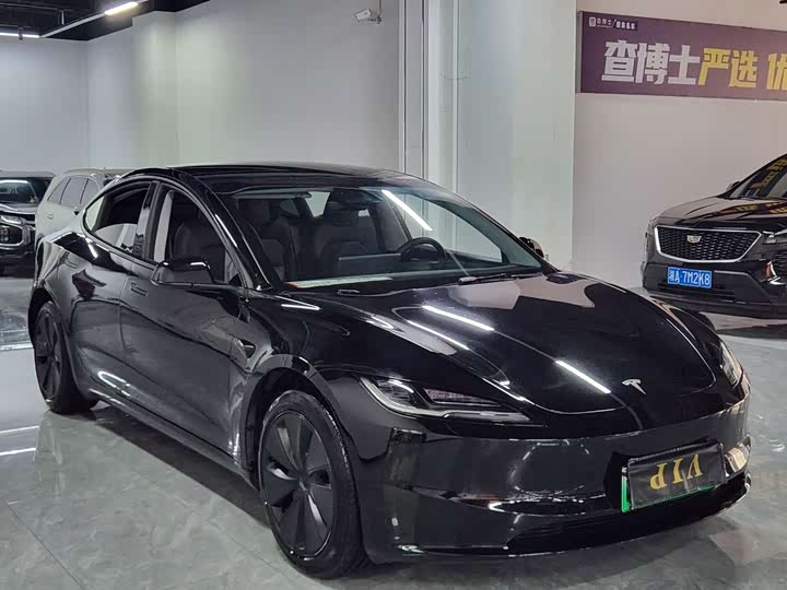 Фото 3 - Tesla Model 3