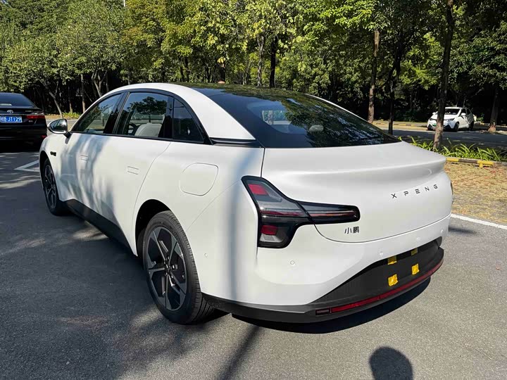 Фото 4 - XPeng Mona M03